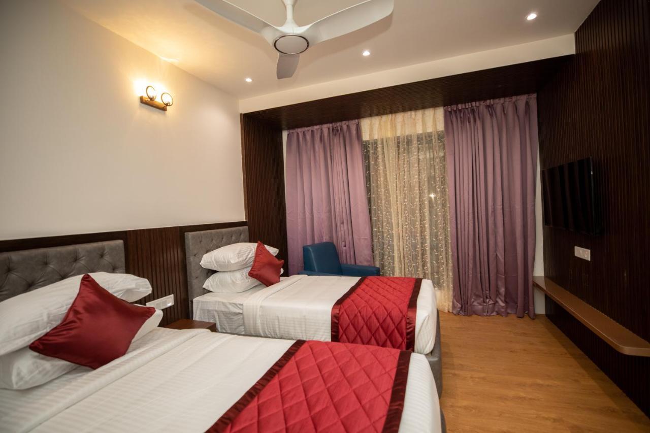 Hotel Silver Cle Haidarábád Kültér fotó