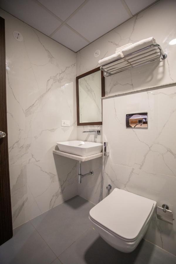 Hotel Silver Cle Haidarábád Kültér fotó