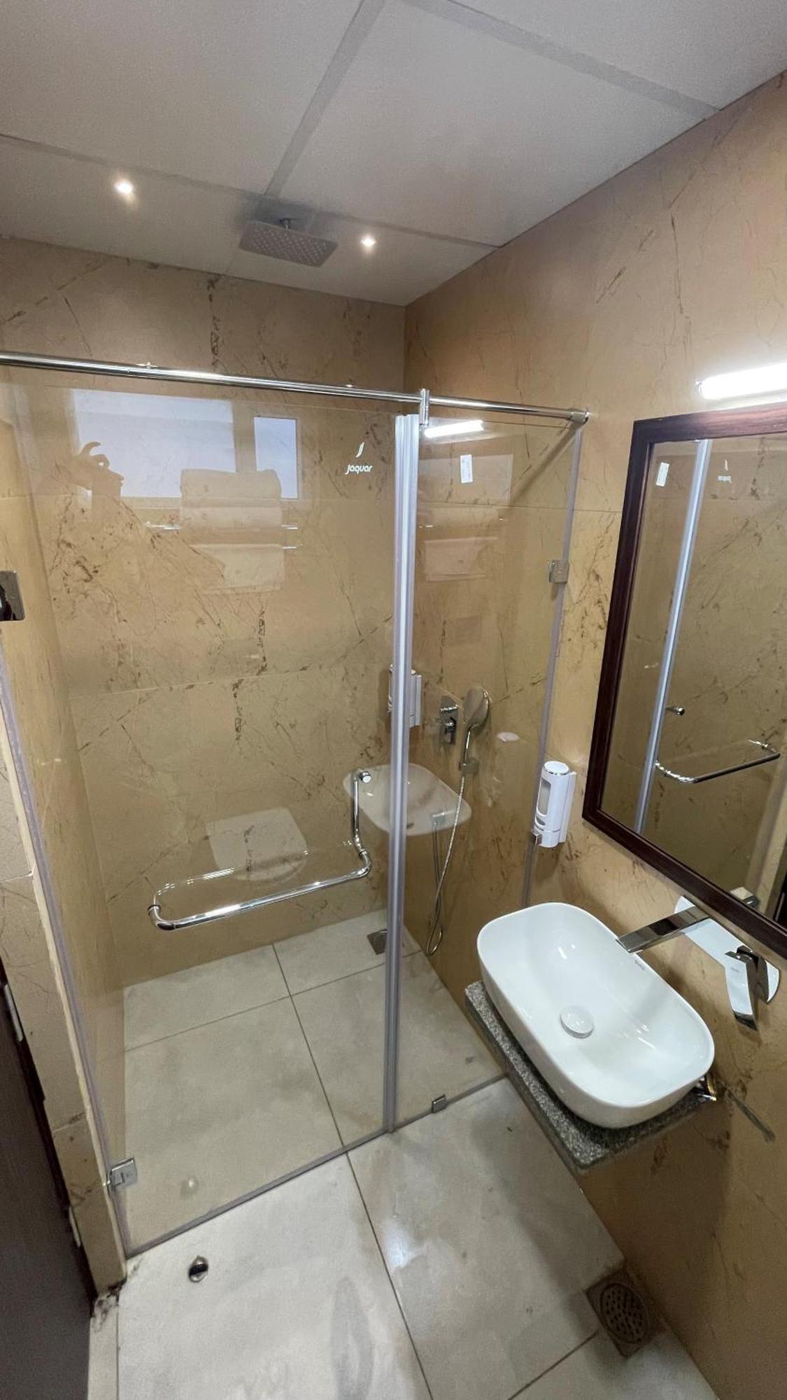 Hotel Silver Cle Haidarábád Kültér fotó