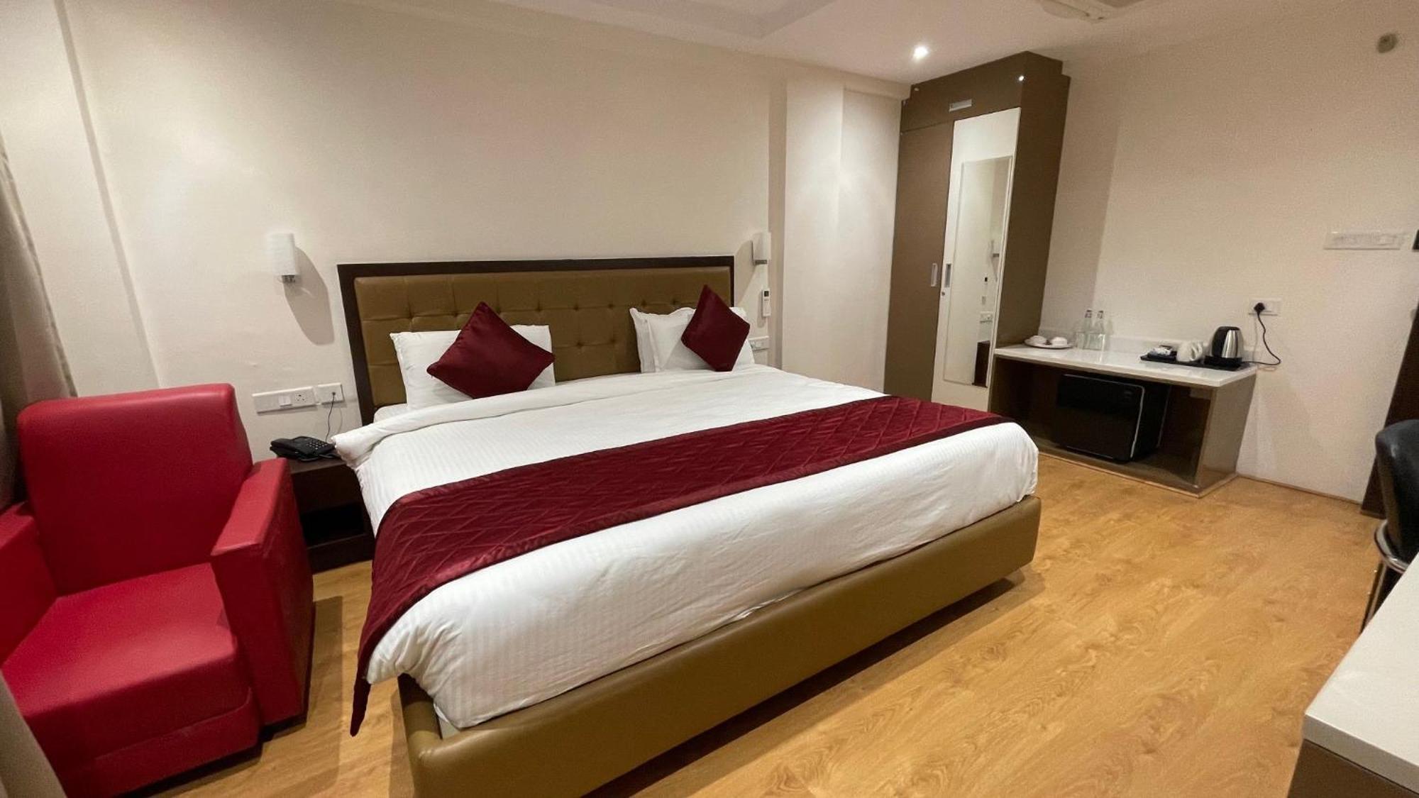Hotel Silver Cle Haidarábád Kültér fotó