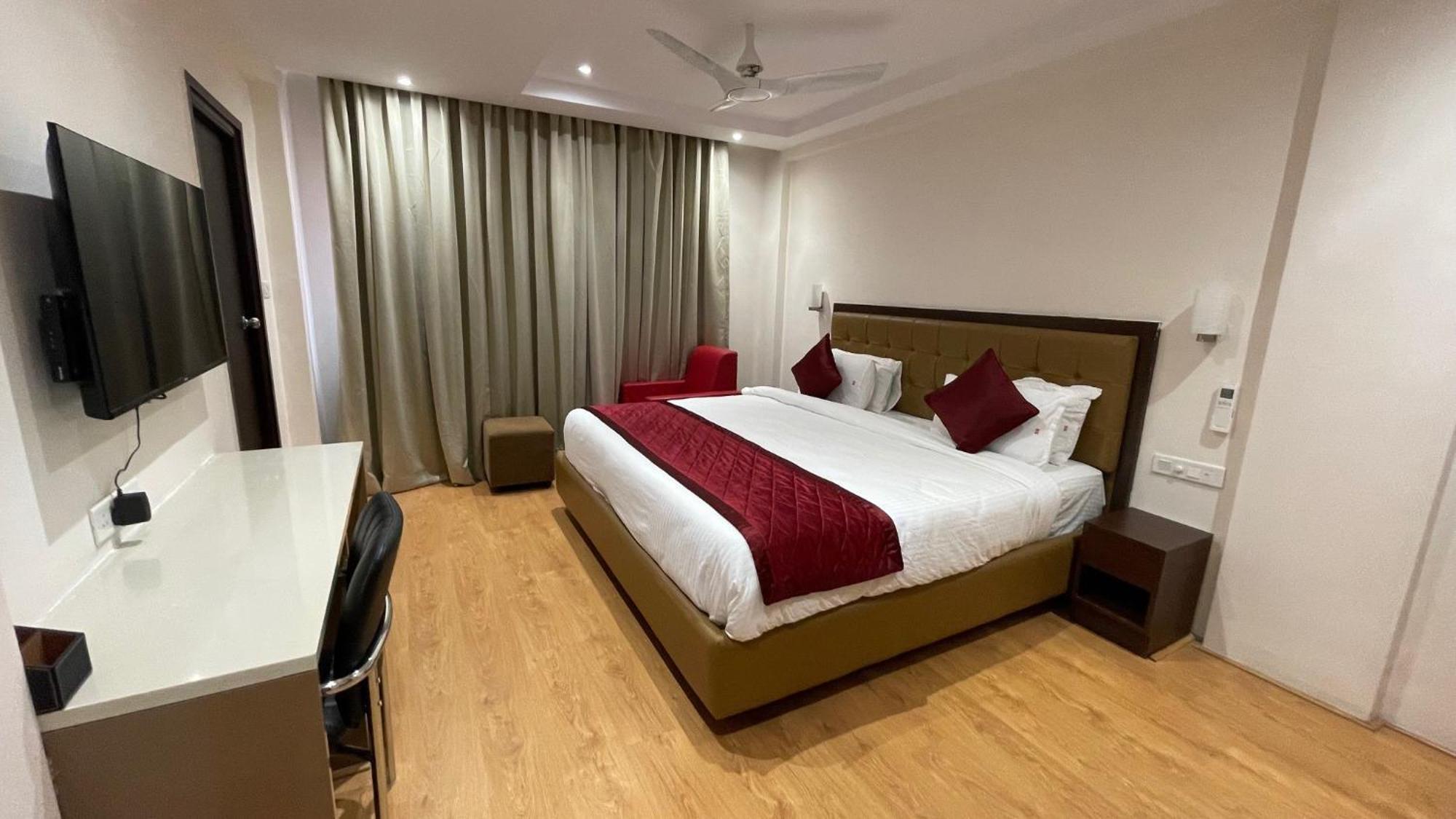 Hotel Silver Cle Haidarábád Kültér fotó