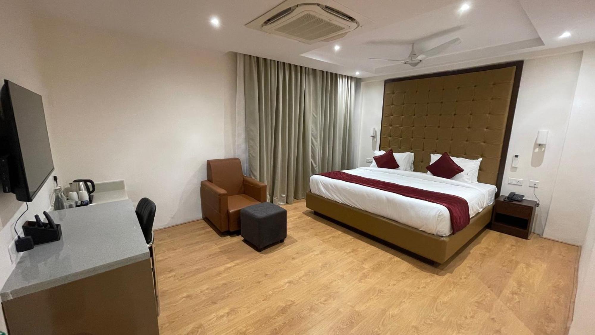 Hotel Silver Cle Haidarábád Kültér fotó