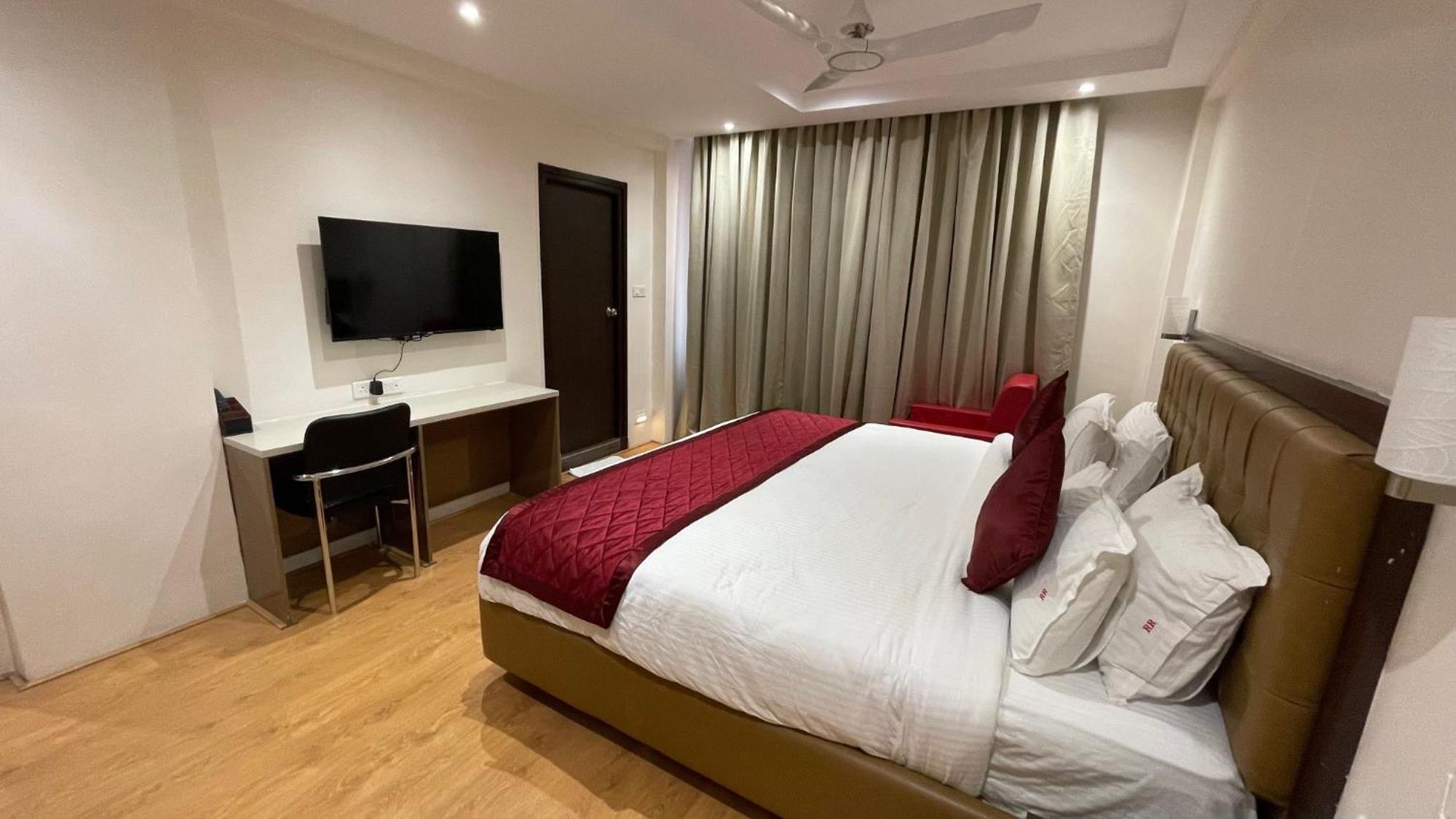 Hotel Silver Cle Haidarábád Kültér fotó