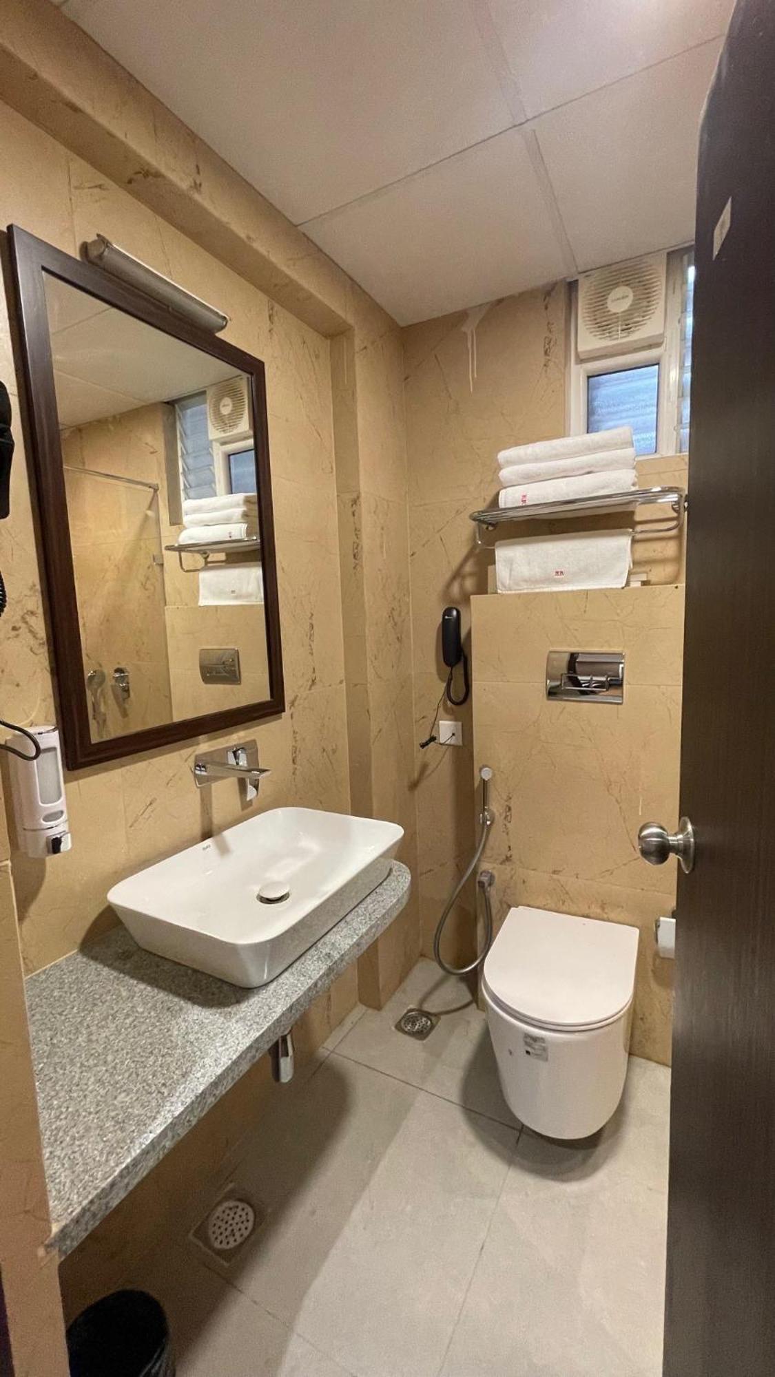 Hotel Silver Cle Haidarábád Kültér fotó