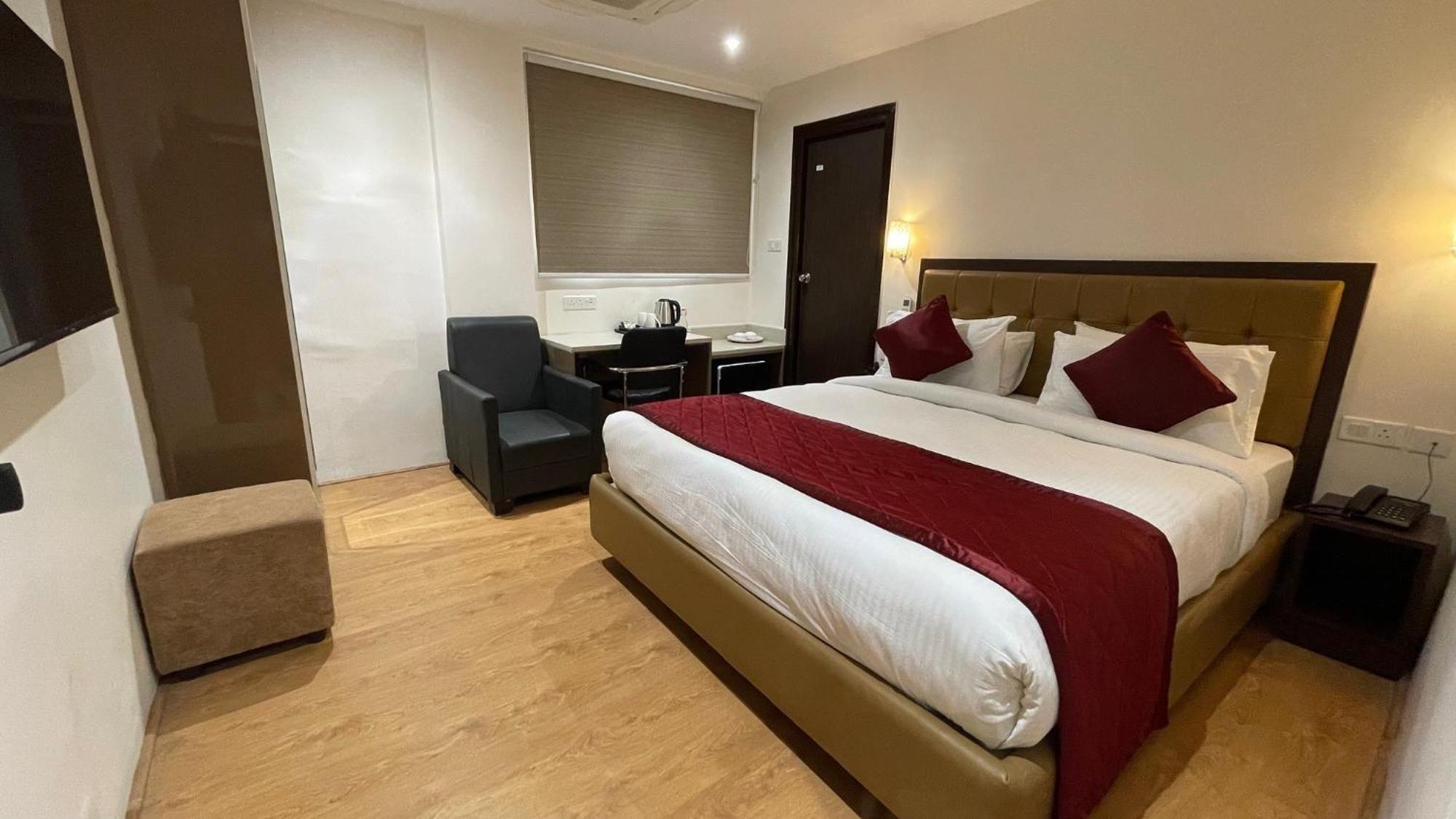 Hotel Silver Cle Haidarábád Kültér fotó