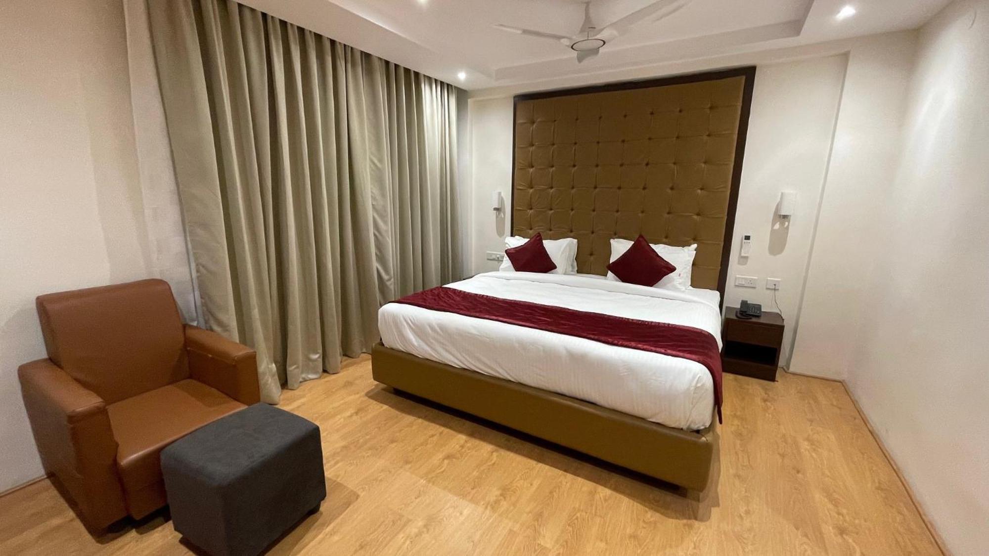 Hotel Silver Cle Haidarábád Kültér fotó
