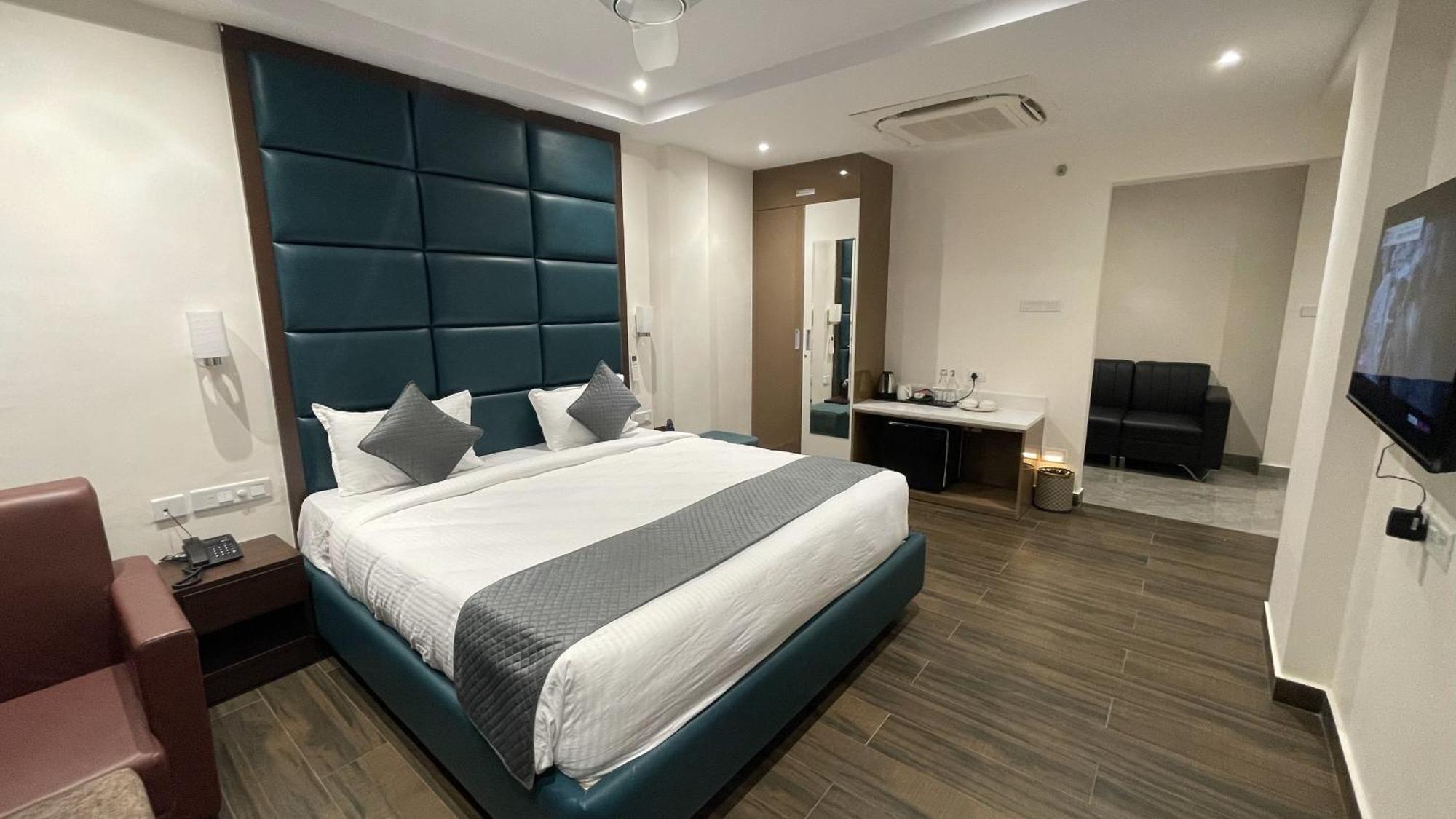 Hotel Silver Cle Haidarábád Kültér fotó