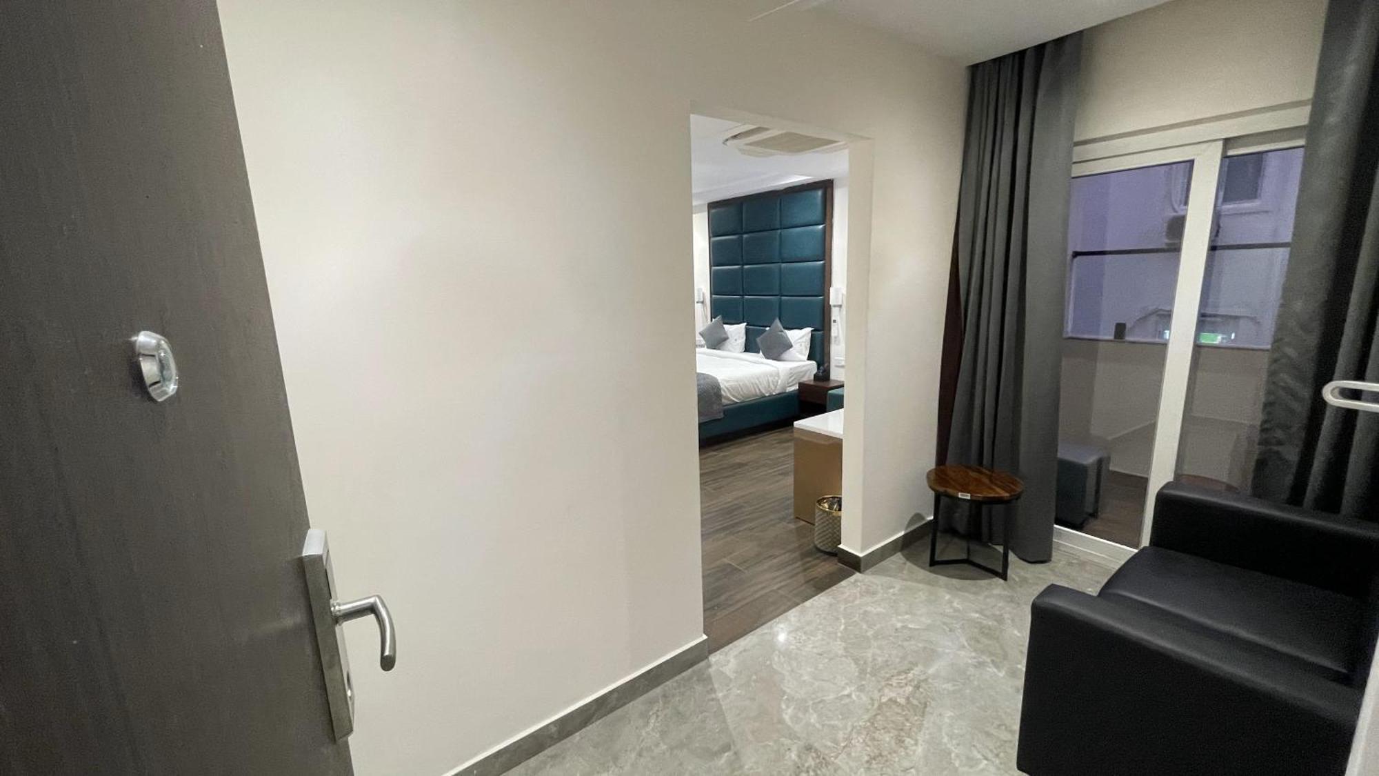 Hotel Silver Cle Haidarábád Kültér fotó
